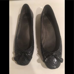 Stuart Weitzman navy reptile ballet flats size 8